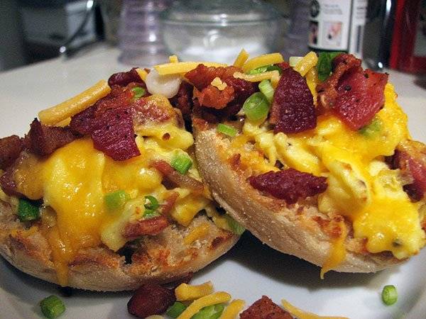 English Muffin Breakfast “Pizza” Recipe