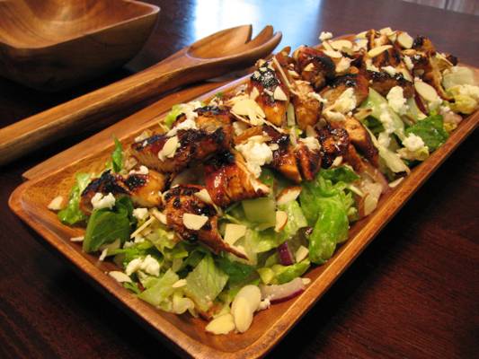 La Salade d’Elle (Chicken Salad with Almonds, Queso Fresco and Raspberry-Lime Vinaigrette)