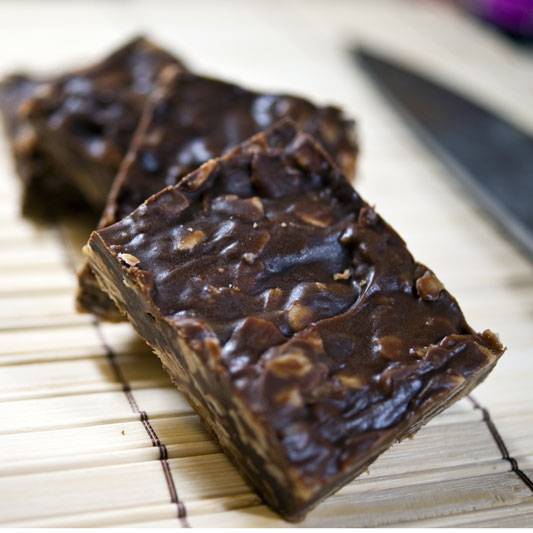 No Bake Chewy Peanut Butter and Chocolate Granola Bars