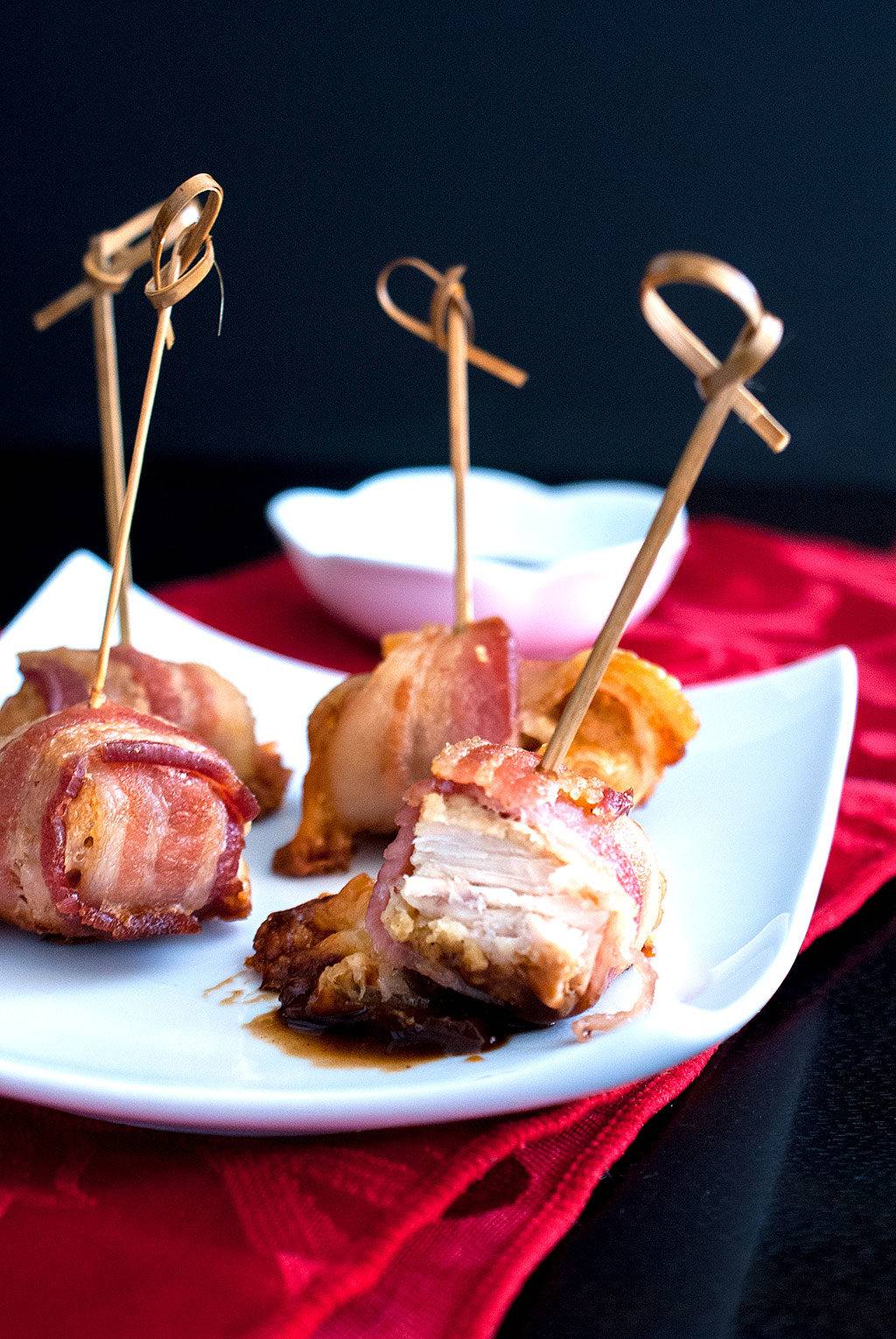 [ad] Bacon Wrapped Chicken Dippers - 15 minutes to a crazy good meal. Make ahead ready! #SchoolFuel