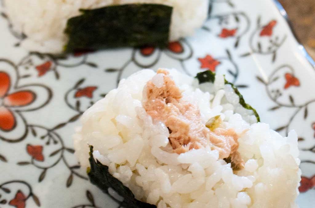 How to make onigiri (Japanese rice balls)