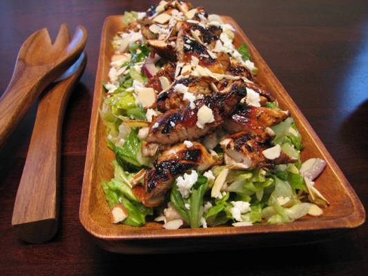 La Salade d'Elle (Chicken Salad with Almonds, Queso Fresco and Raspberry-Lime Vinaigrette)