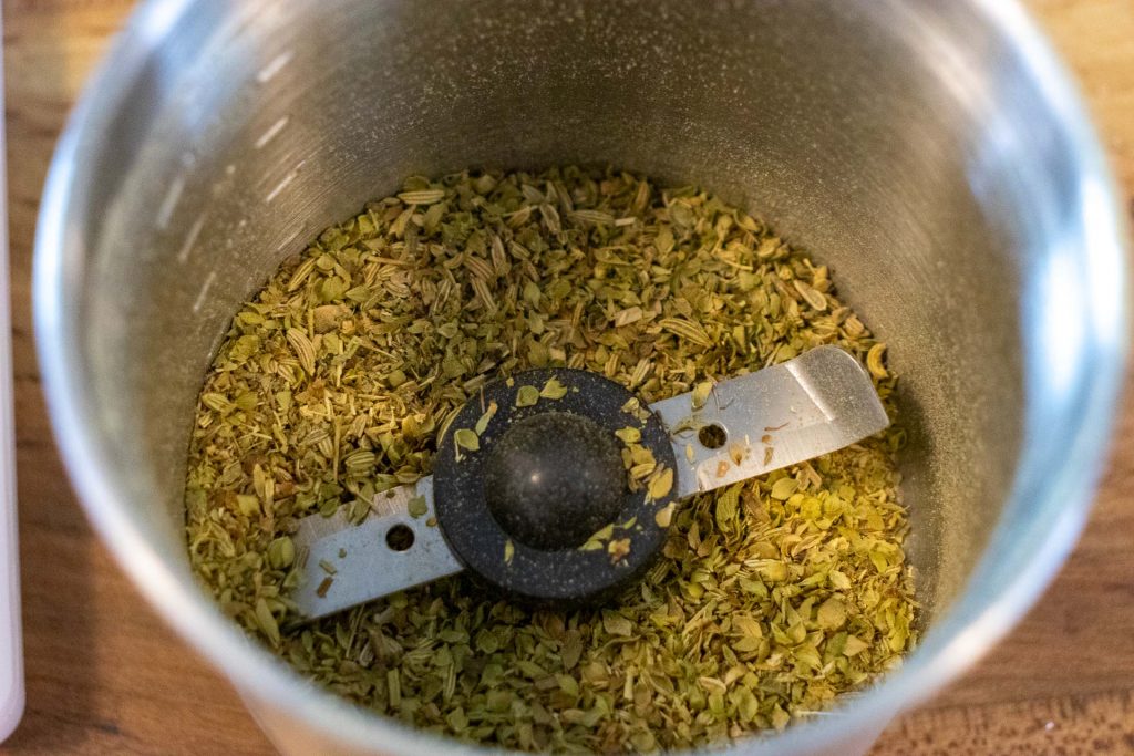 Ground fennel seeds